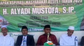 KH Aliyadi Mustofa saat menggelar reses I tahun 2025 di Desa Bira Barat, Kecamatan Ketapang, Kabupaten Sampang.