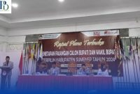 Ketua KPU Sumenep, Nurus Syamsi, memimpin rapat pleno terbuka penetapan pasangan calon Bupati dan Wakil Bupati terpilih hasil Pilkada 2024.